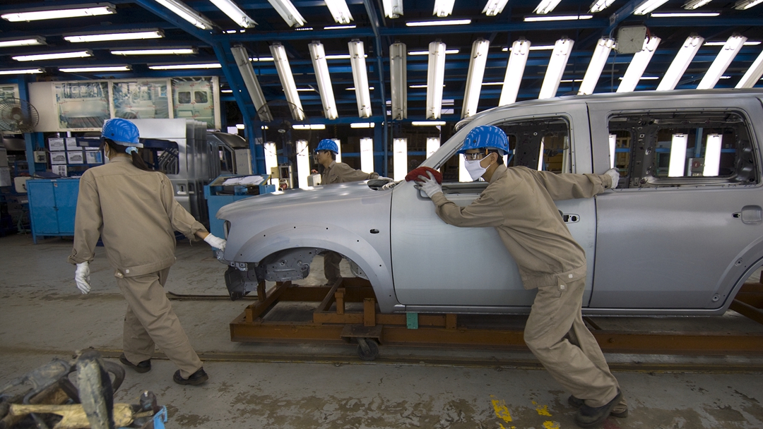 Workers are assembling vehicles.jpeg