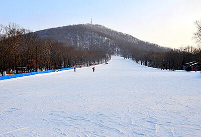 Miaoxiangshan Ski Resort 1.jpg