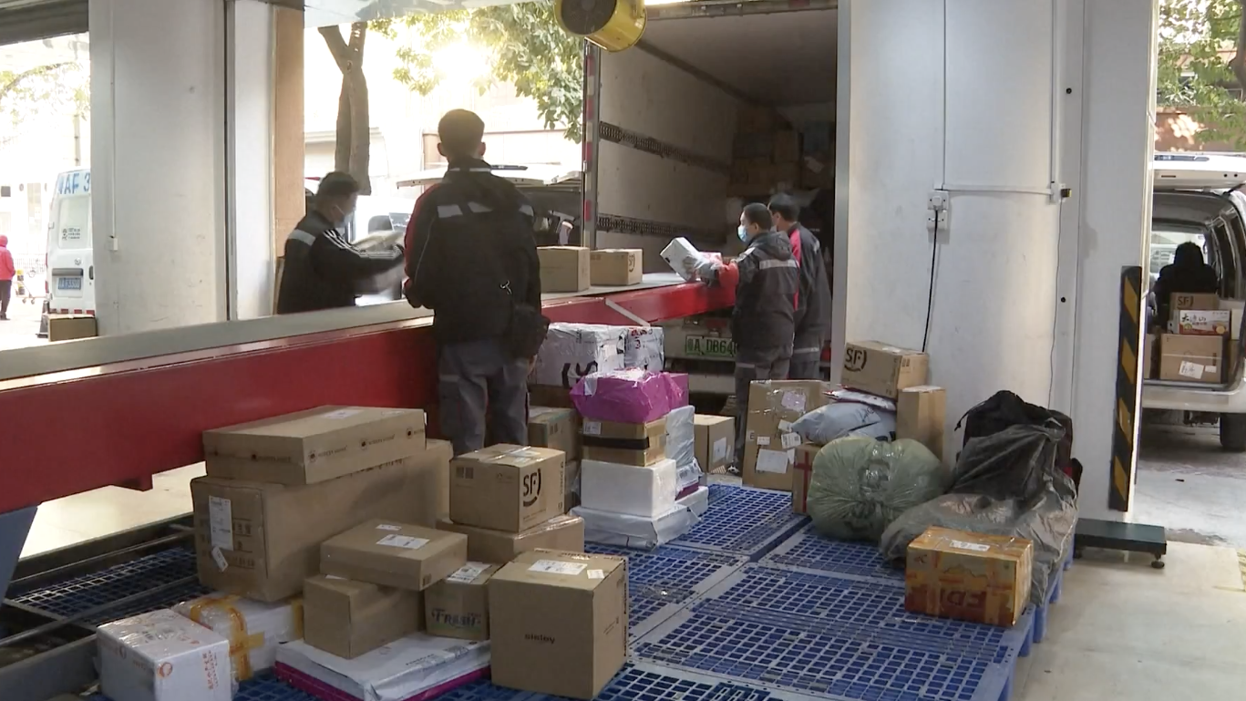 Chinese send 365 million parcels during Spring Festival holiday.png