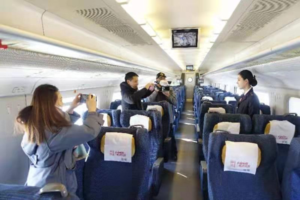 Jilin rail stewardess becomes unlikely video star3.jpg