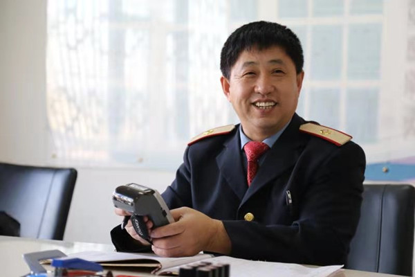Jilin train attendant retires after 30 years of diligence 1.jpg