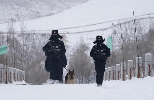 Workers on duty 4.jpg